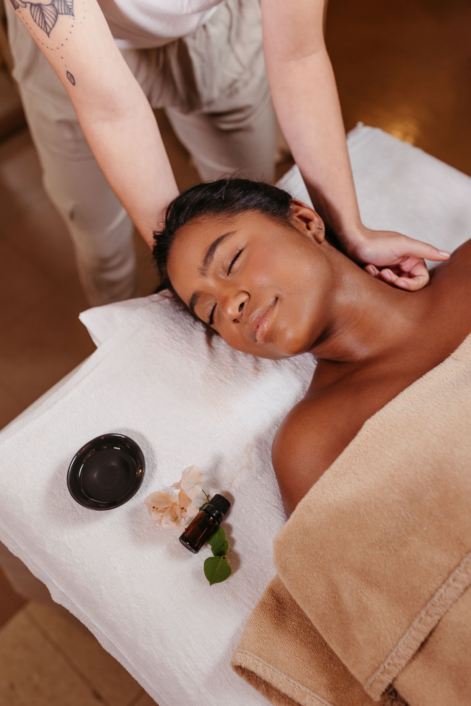Nakkemassage i spa-omgivelser