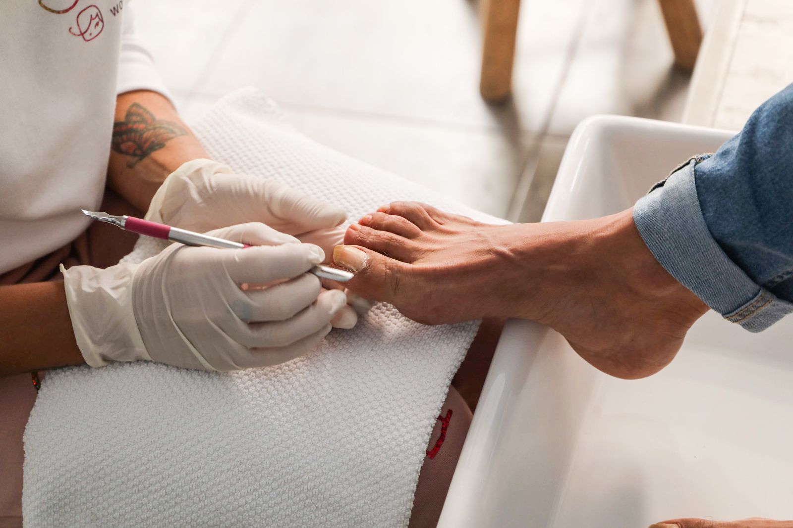 Neglepleje med handsker – nærbillede