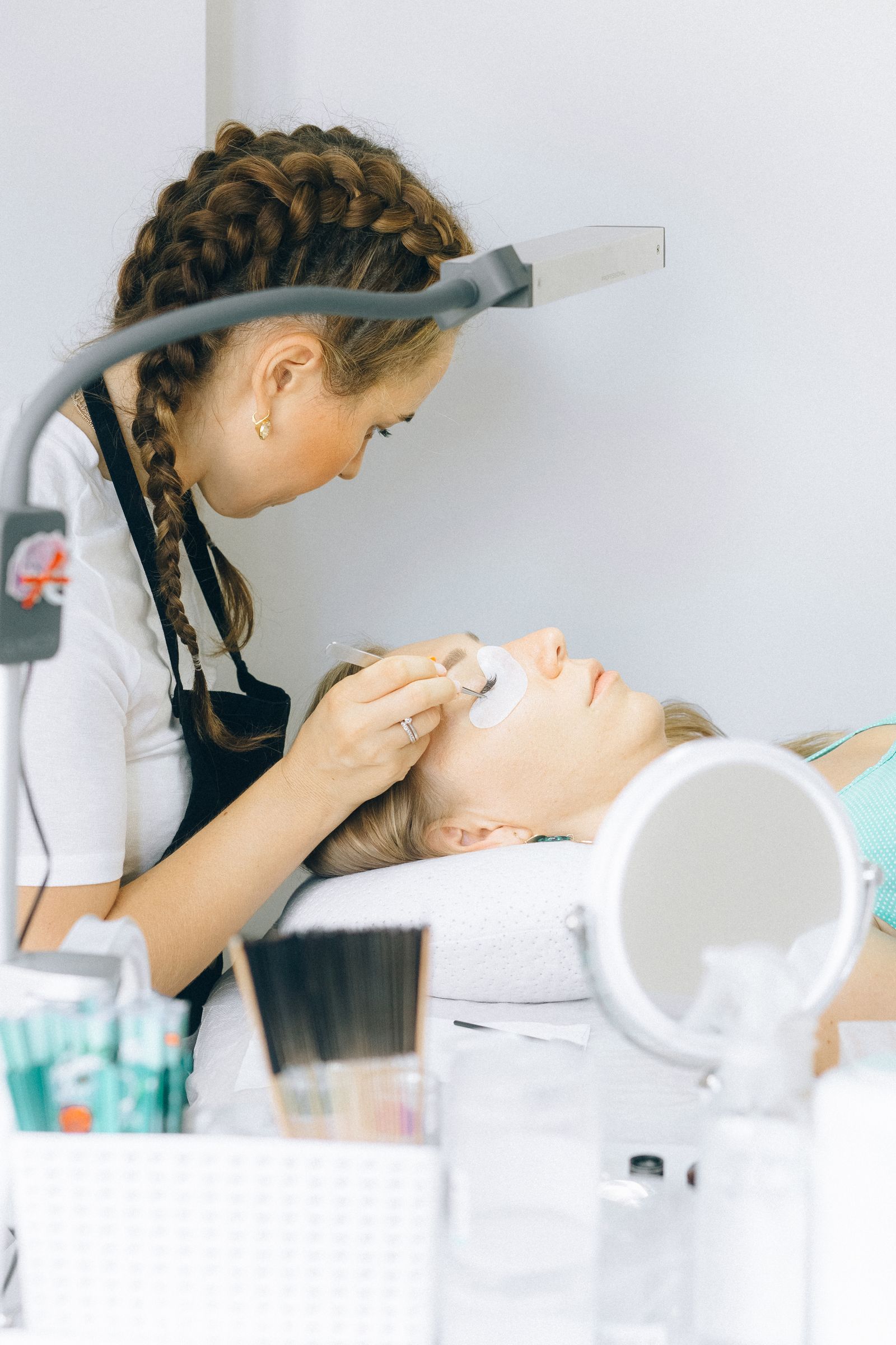 Vippebehandling i rolig salon
