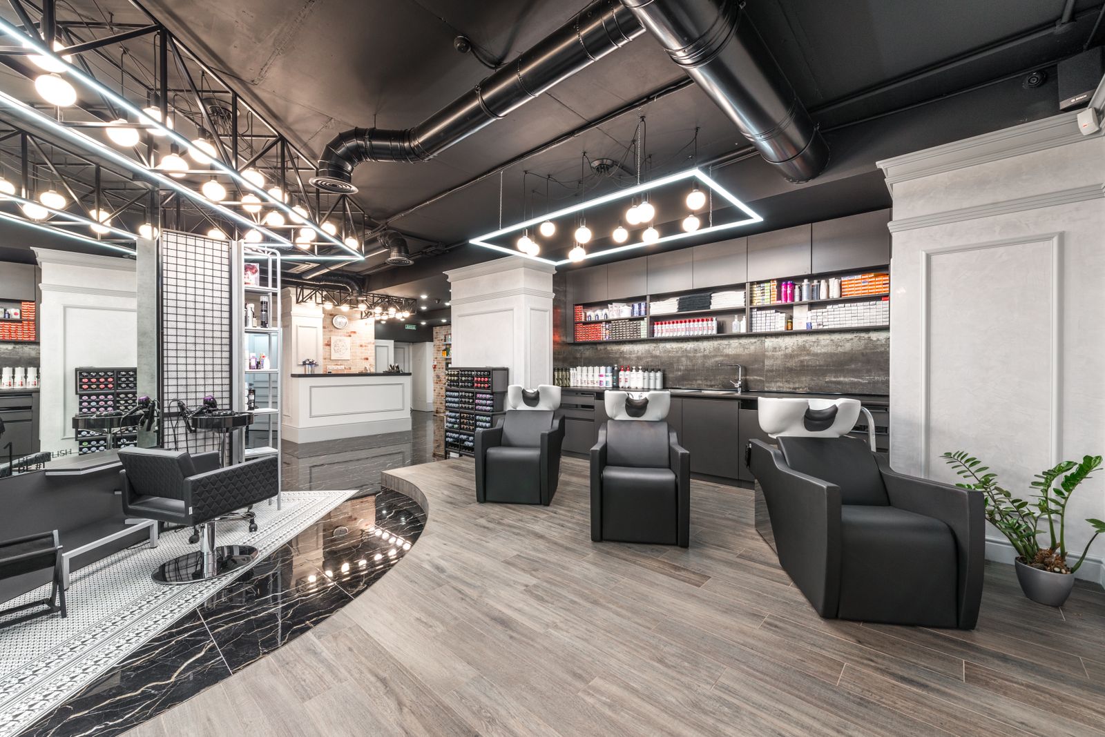Inde i Salon Lykke